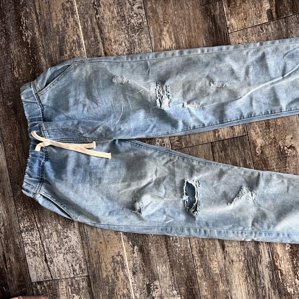 cute jogger jeans worn maybe once say large but fit more like a medium 3/4